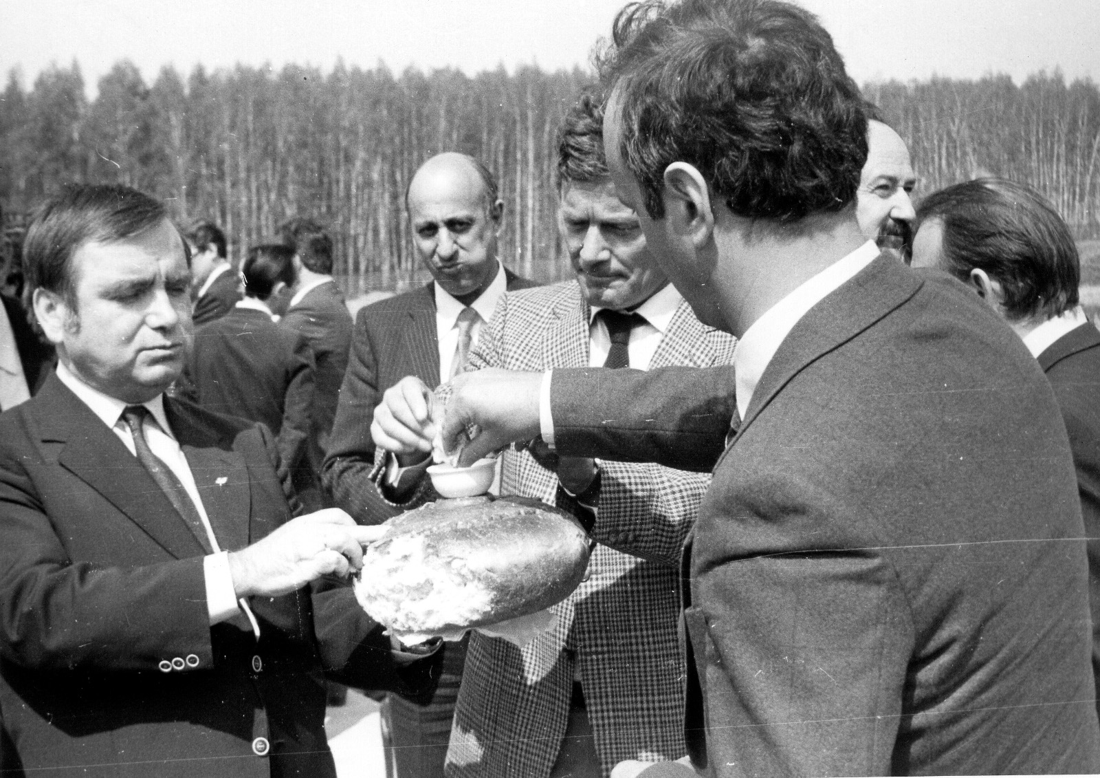Приезд Югославской делегации. Традиционный хлеб-соль.